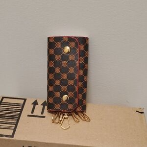 Elegant Black and Gold Key Holder